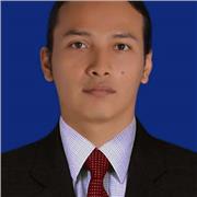 Profesor de sociales imparte clases en básica primaria y bachillerato